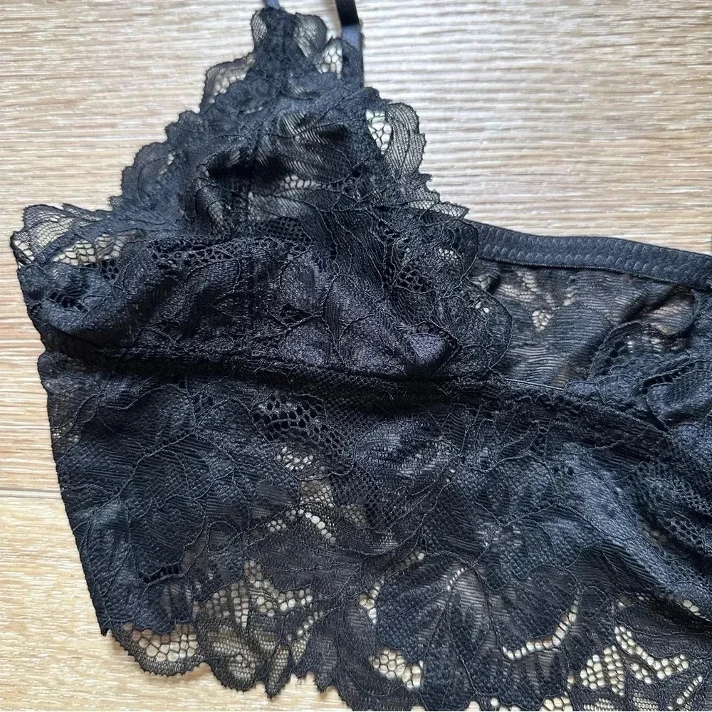 Intimately Free People Black Lace Adjustable Bralette Size XS NWOT
